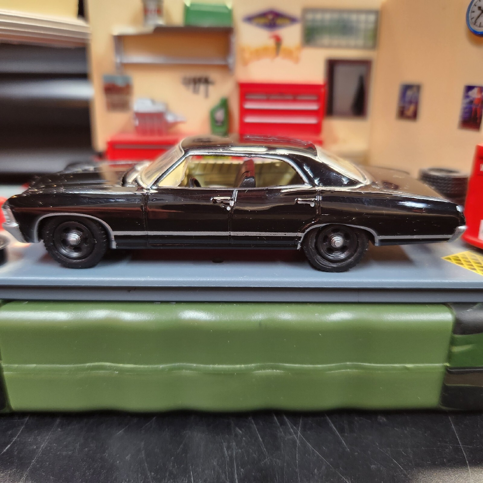 Chevrolet Impala 1967 красный