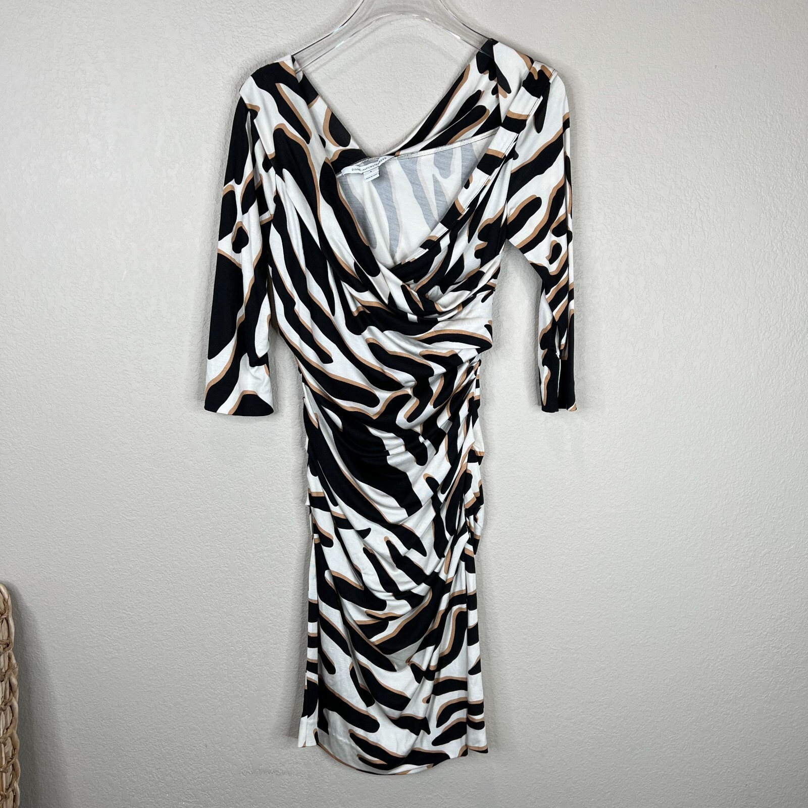 【DIANE von FURSTENBERG】セレステロンパー Diane Von Furstenberg Bentley SJ Dress Size 6 Black Zebra