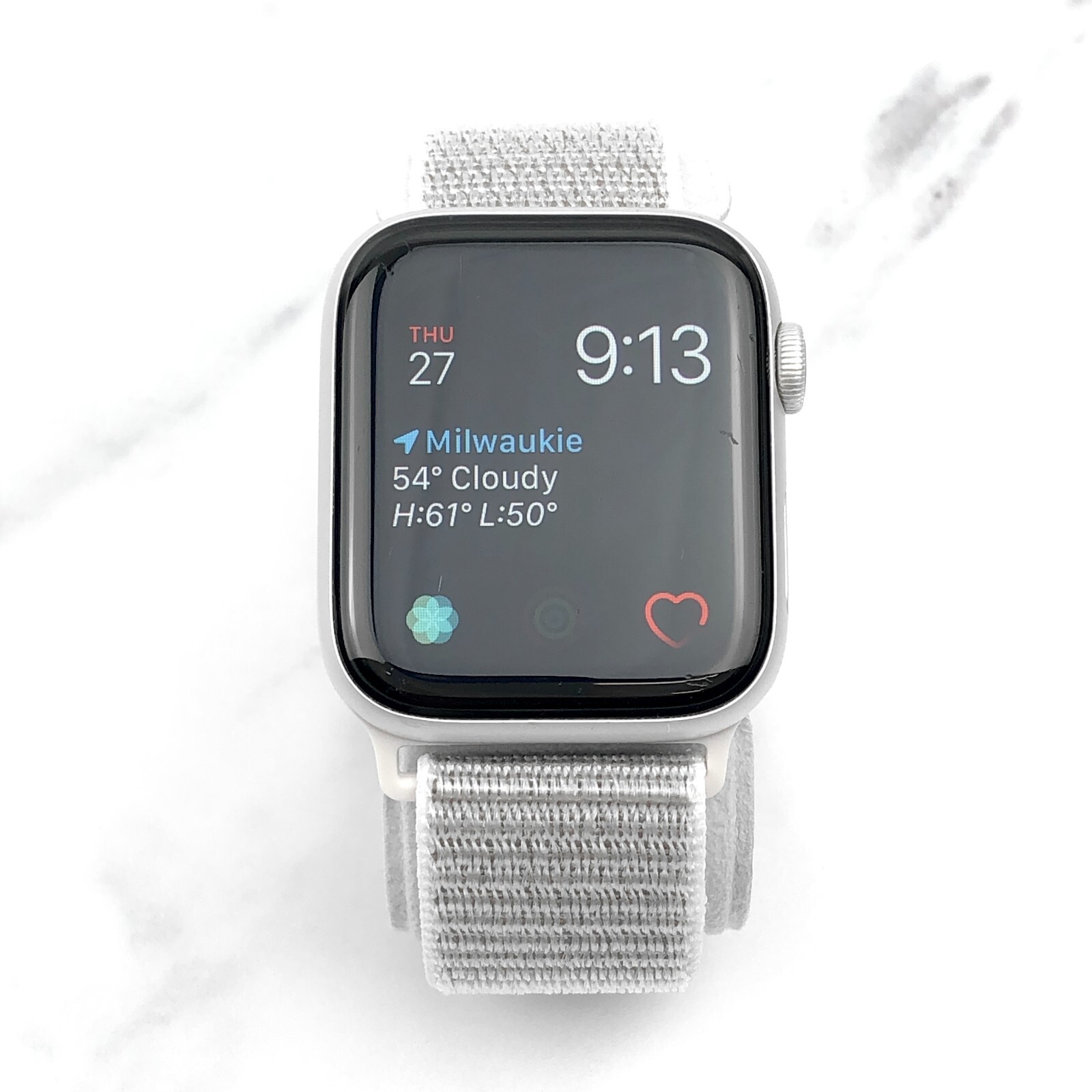 Apple Watch Series 4 40 mm Silver Aluminum Case with Silver Nylon