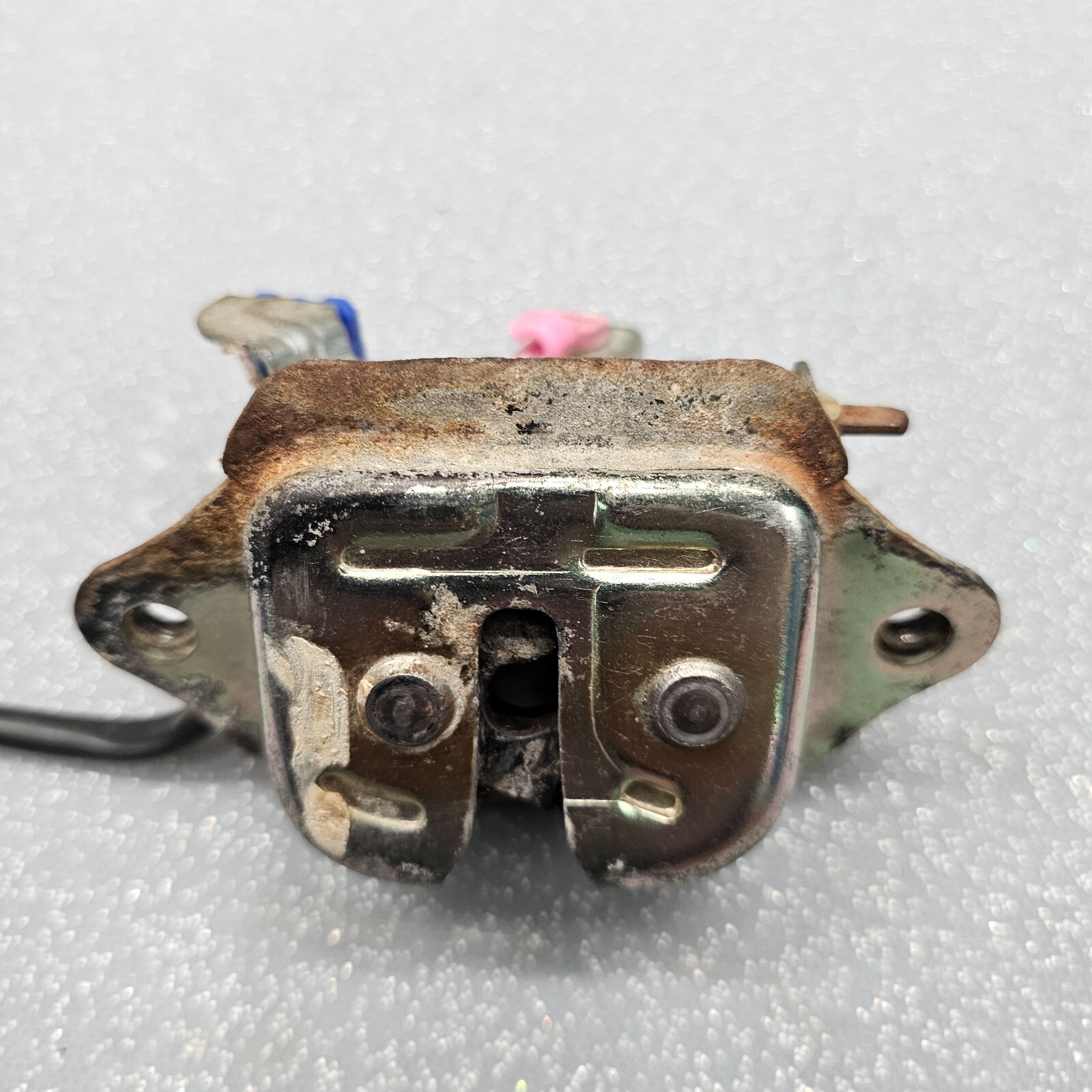 2000-2004 Nissan Xterra Trunk Liftgate Back Door Lock Latch