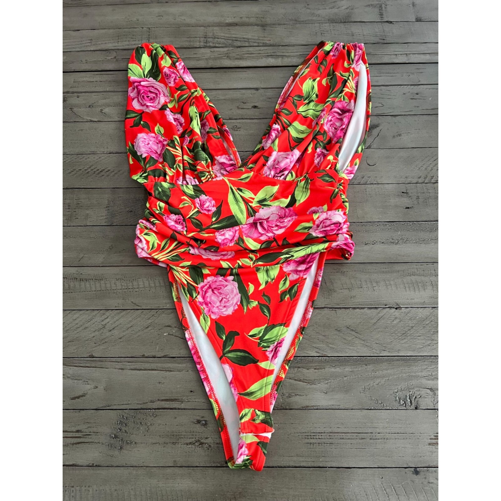 【nico】V neck Bodysuit RED ブラ付き nico様専用】V neck Bodysuit RED ブラ付き