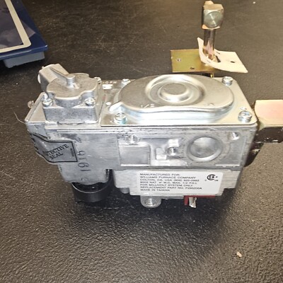 WILLIAMS P295200A GAS VALVE  Brand New Pulled From Unit (P) Dent In LINE