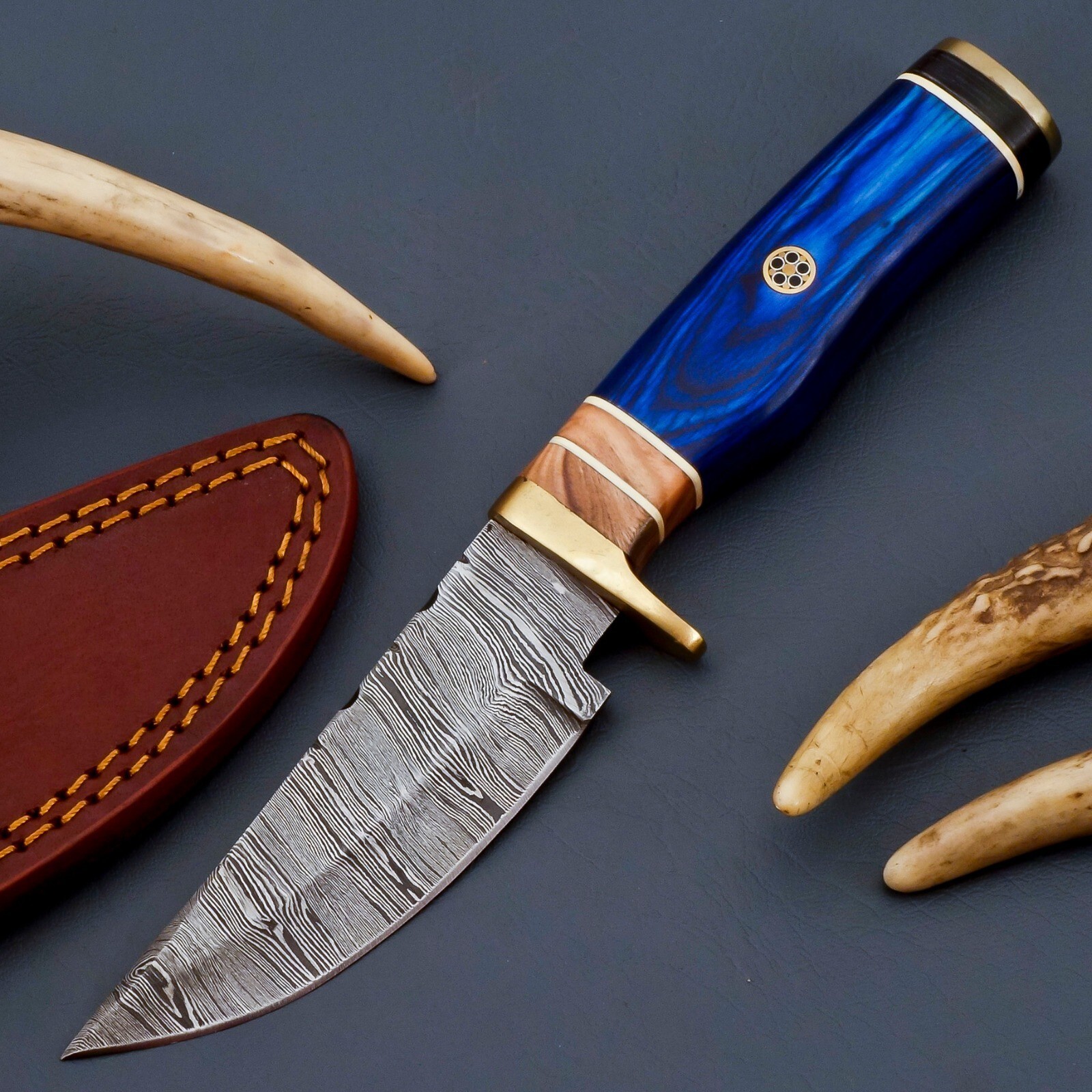 Custom HANDMADE DAMASCUS STEEL KNIFE Hunting W/  Wood & Brass Guard Handle