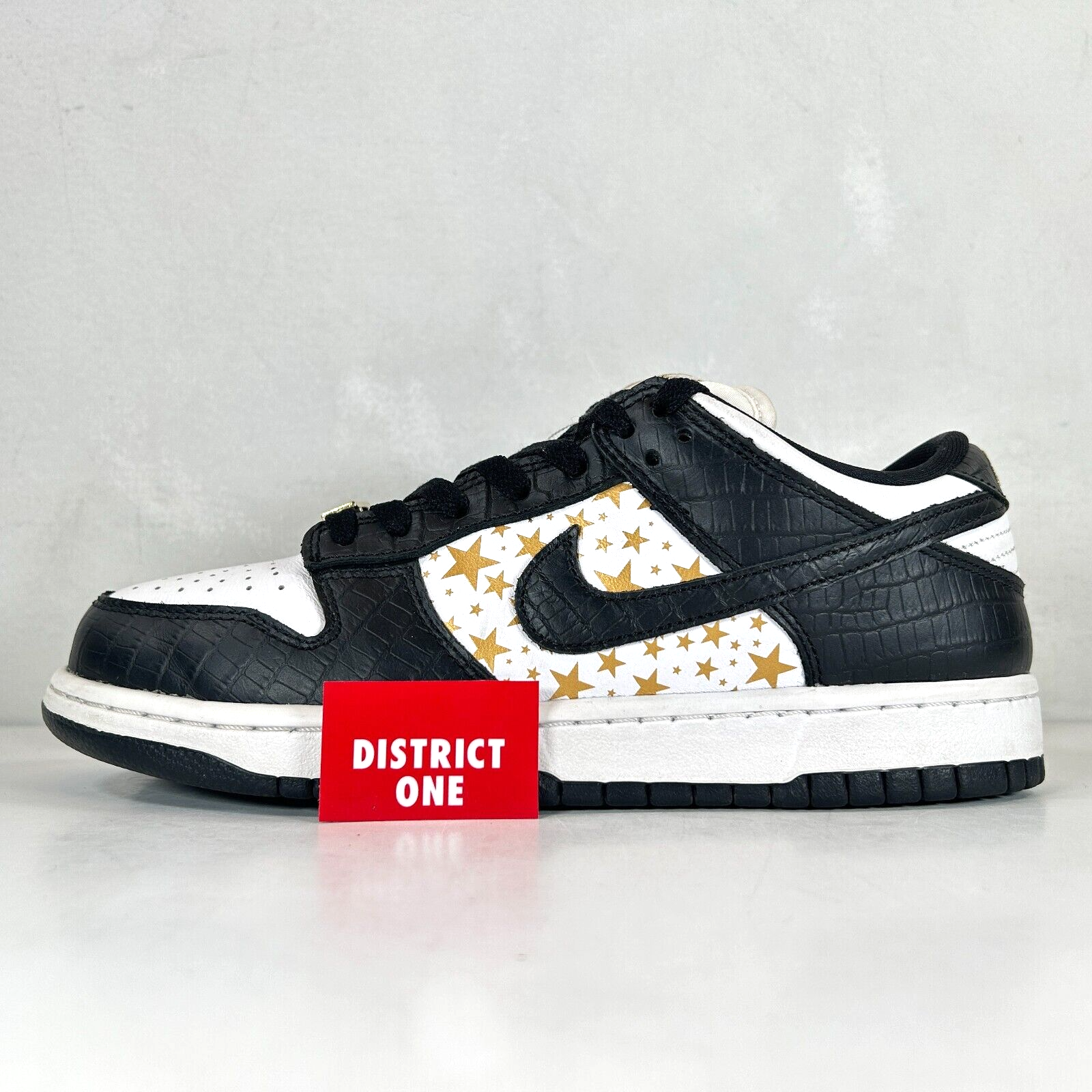 Supreme x Nike Dunk Low OG SB QS Stars Black 2021 - Size 6.5 Supreme x Nike Dunk Low OG SB QS Stars Black 2021 - Size 6.5