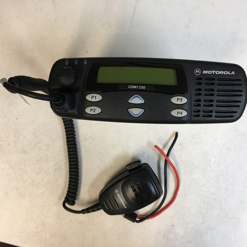 Motorola CDM1250 VHF 136-174MHZ  64ch 45watt mobile radio AAM25KKD9AA2AN