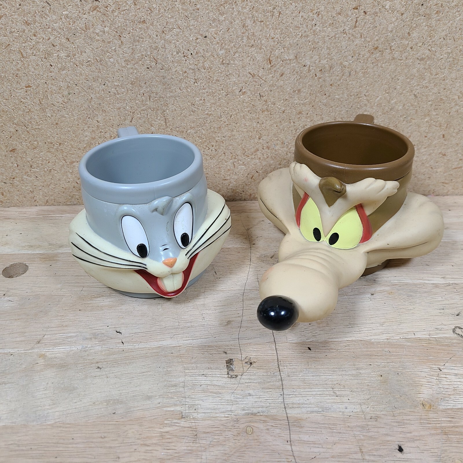 【1992】LOONEY TUNES ルーニーテューンズ マグカップ　コヨーテ VTG 1992 Bugs Bunny Wiley Coyote Looney Tunes Plastic 3D Cup