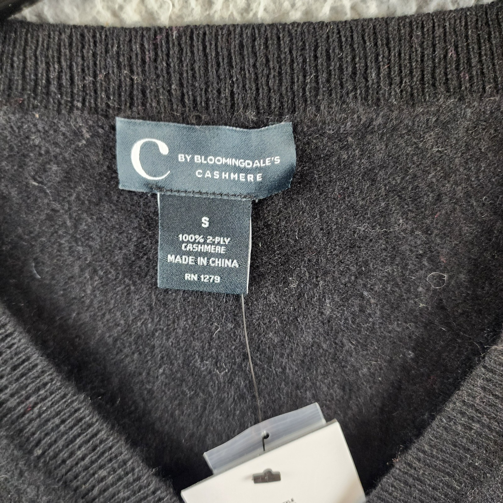 C by Bloomingdale's Cashmere V-Neck Cardigan Women's S Black Button Front L/S - Picture 4 of 13