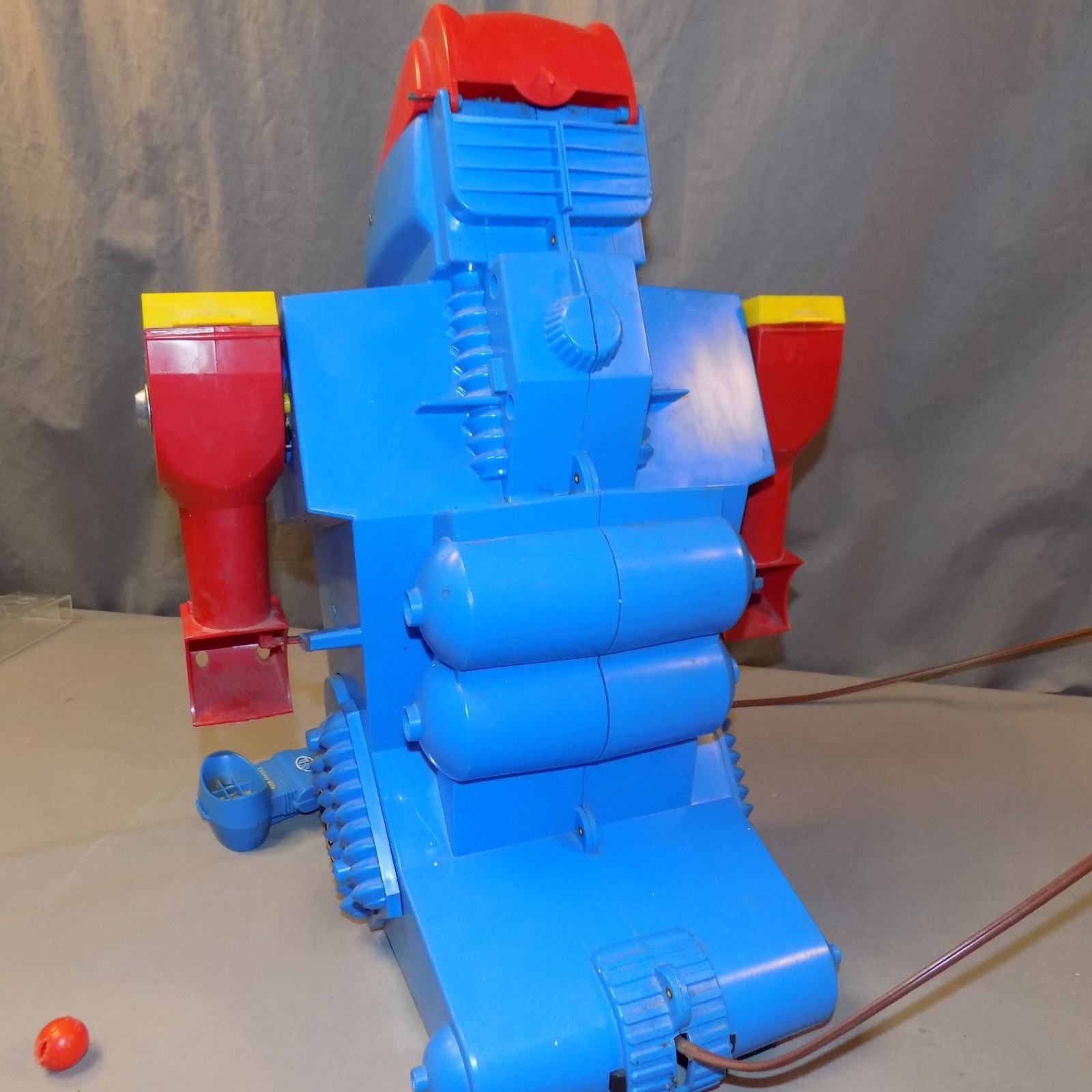 VINTAGE 1960s 1961 IDEAL BATTERY OPERATED TOY ROBOT COMMANDO FOR PARTS