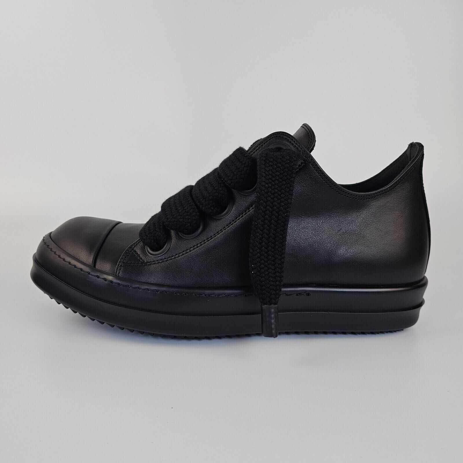 RICK OWENS Jumbo Laces Lido Black Leather Low Top Sneakers RICK OWENS Jumbo Laces Lido Black Leather Low Top Sneakers