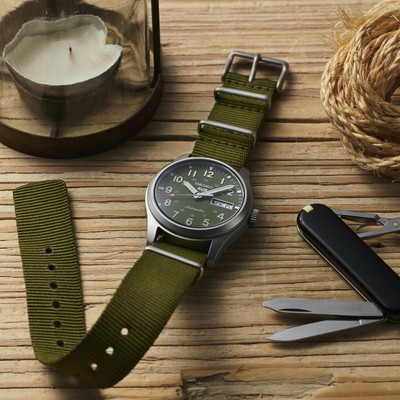Pre-owned Seiko 5 Sports Srpg33k1 Automatic Green Dial Nylon Strap 100m Men Watch Warranty