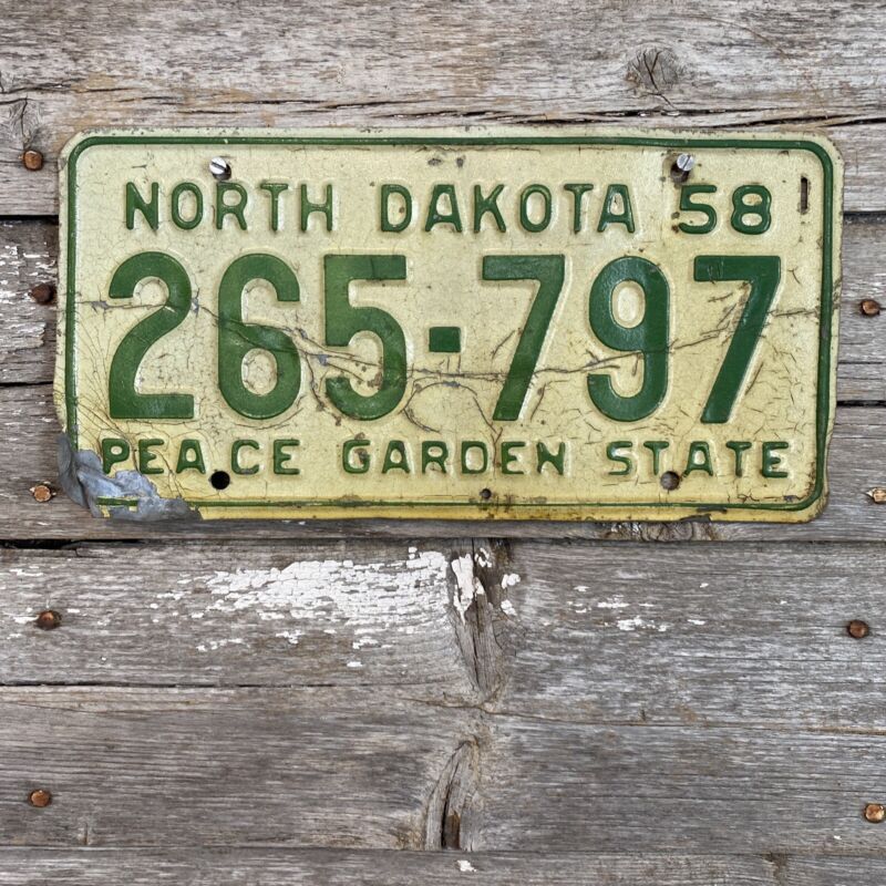 North Dakota License Plate 1958 #265-797 ND ‘58 Peace Garden State, Green