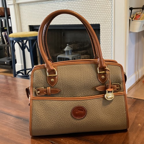 ドゥーニーアンドバーク メッセンジャーバッグ USA製 ヴィンテージ バイカラー Dooney & Bourke Vintage Beige Pebbled Leather R212 TP Buckle