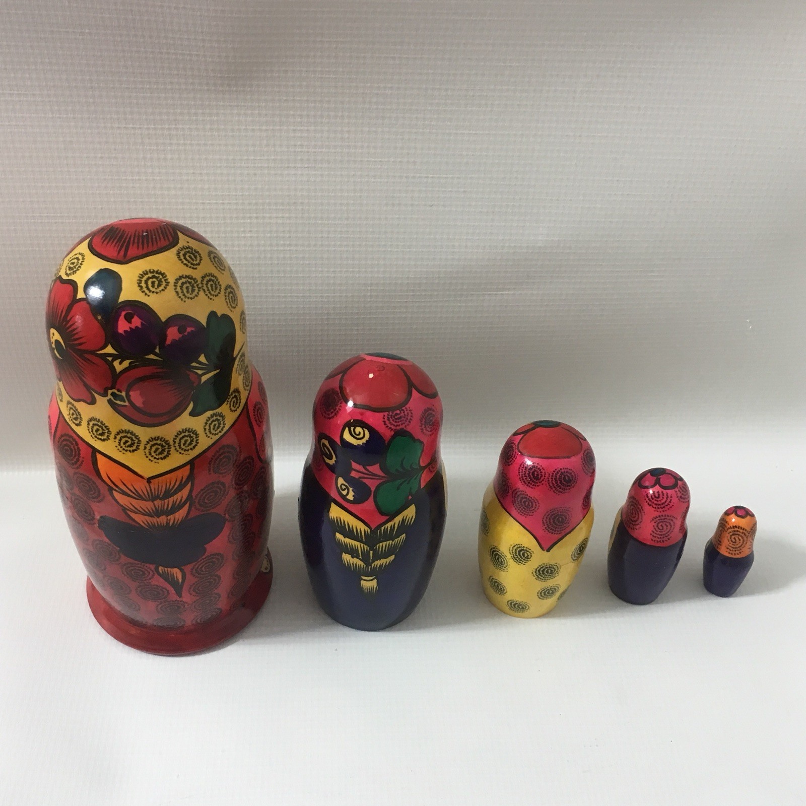 Vintage Matryoshka Russian Nesting Dolls 1992 Red Flowers Set of 5 Graduated