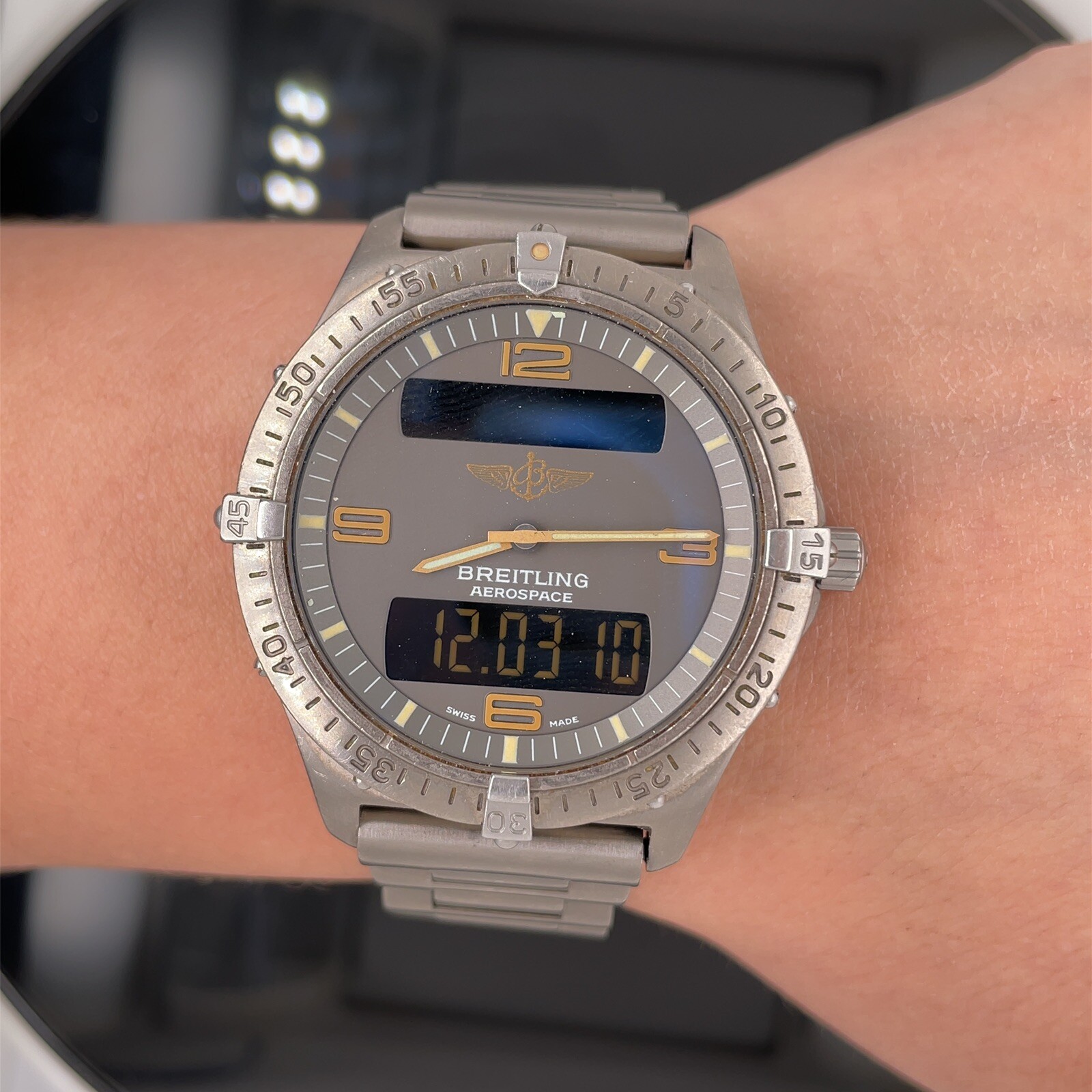 breitling aerospace e56062