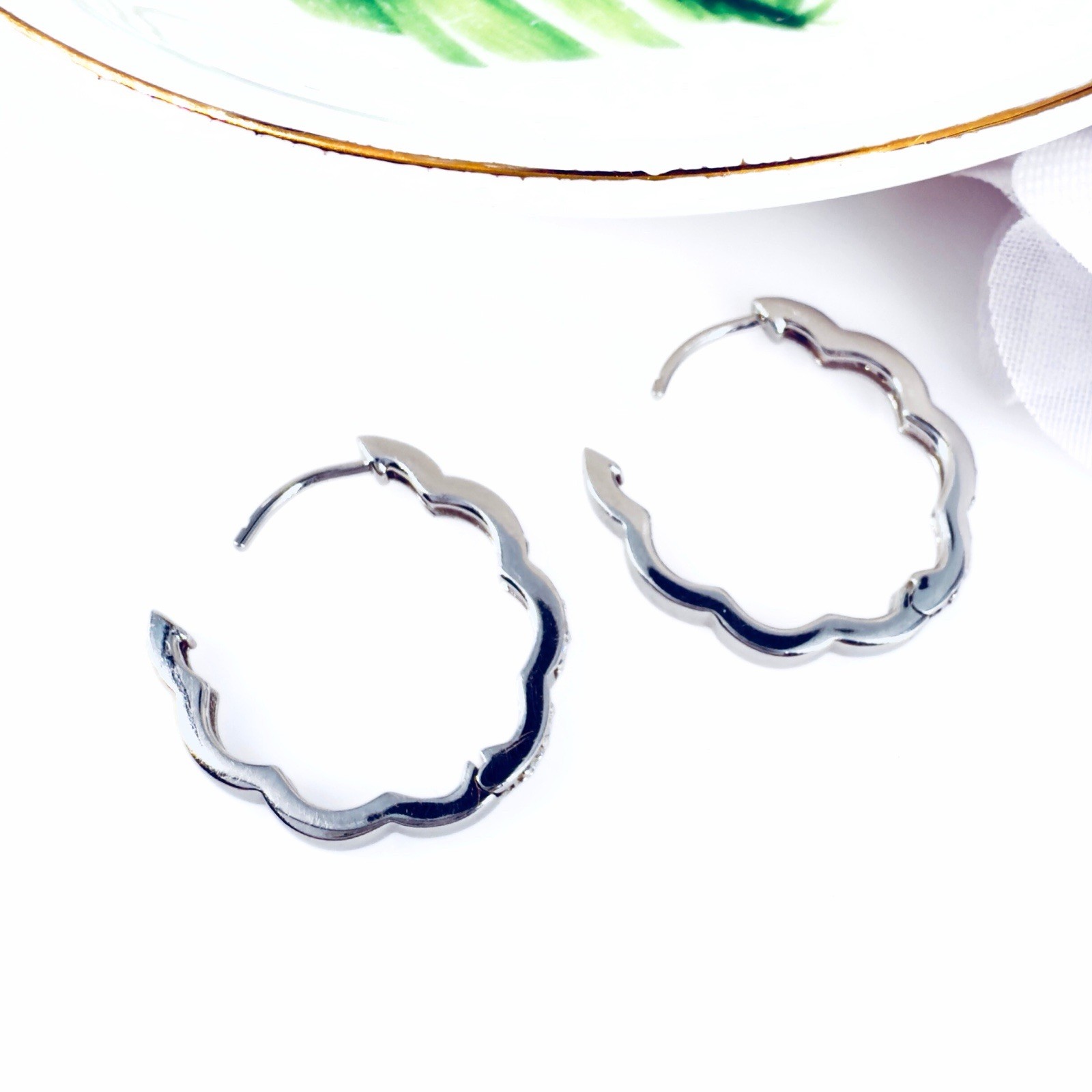 14K White Gold & Genuine Diamond Scalloped Oval Hoop Earrings, New - Picture 12 of 19