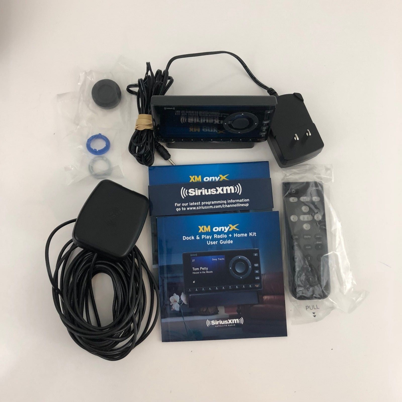 SIRIUS XM RADIO + Home Kit. ONYX SATELLITE RADIO XDNX1H1