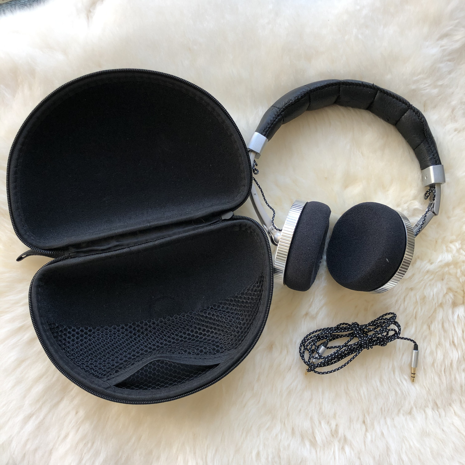 【美品】NOMAD Titanium Earphones Nixon Nomadic headphone with original case, Black, Lightly