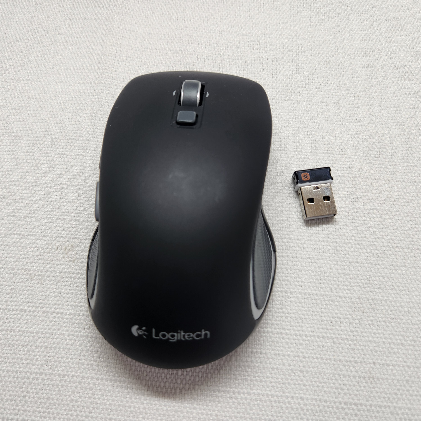 Logitech M560 810-003863  Black Tilt Wheel USB RF Wireless Optical Mouse