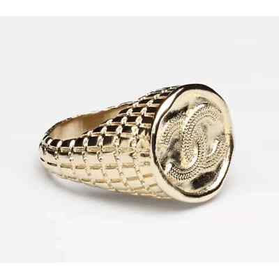 CHANELのリング Chanel 22P Gold Circle Interlocking CC Logo Metal Fashion