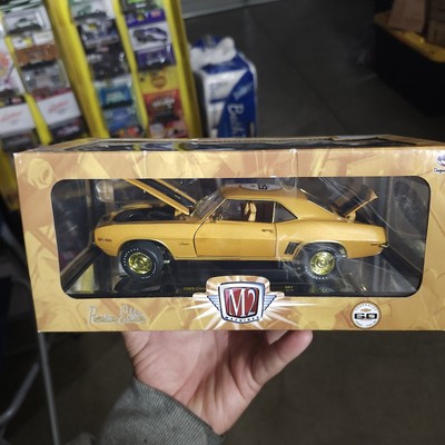 M2 Machines CHASE 300 PCS CHEVROLET CAMARO Z28 60 YEAR ANNIVERSARY 124 Scale 