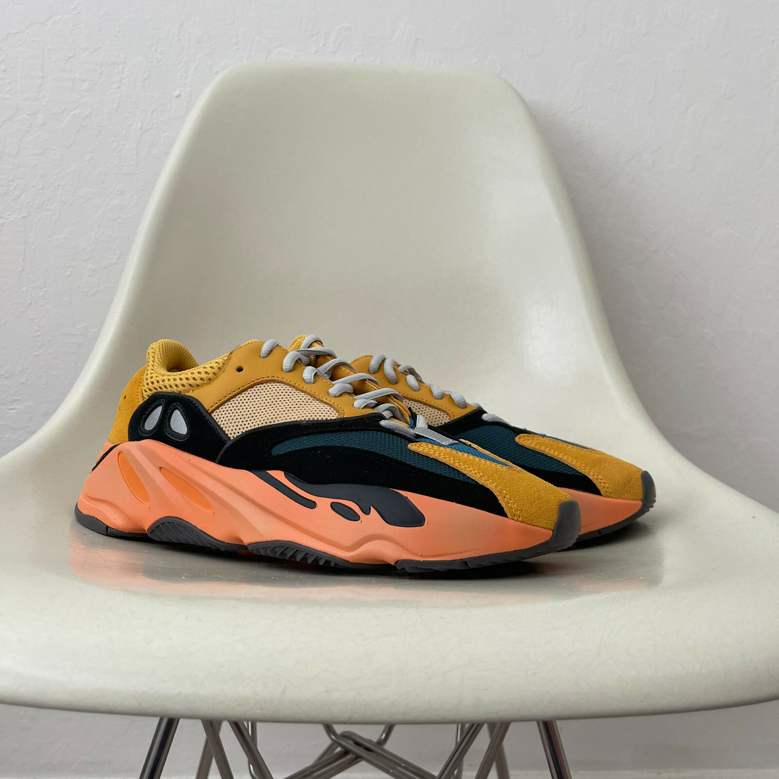 ADIDAS YEEZY Boost 700 V1 Sun Size 8 Wave Runner Kanye West ADIDAS YEEZY Boost 700 V1 Sun Size 8 Wave Runner Kanye West