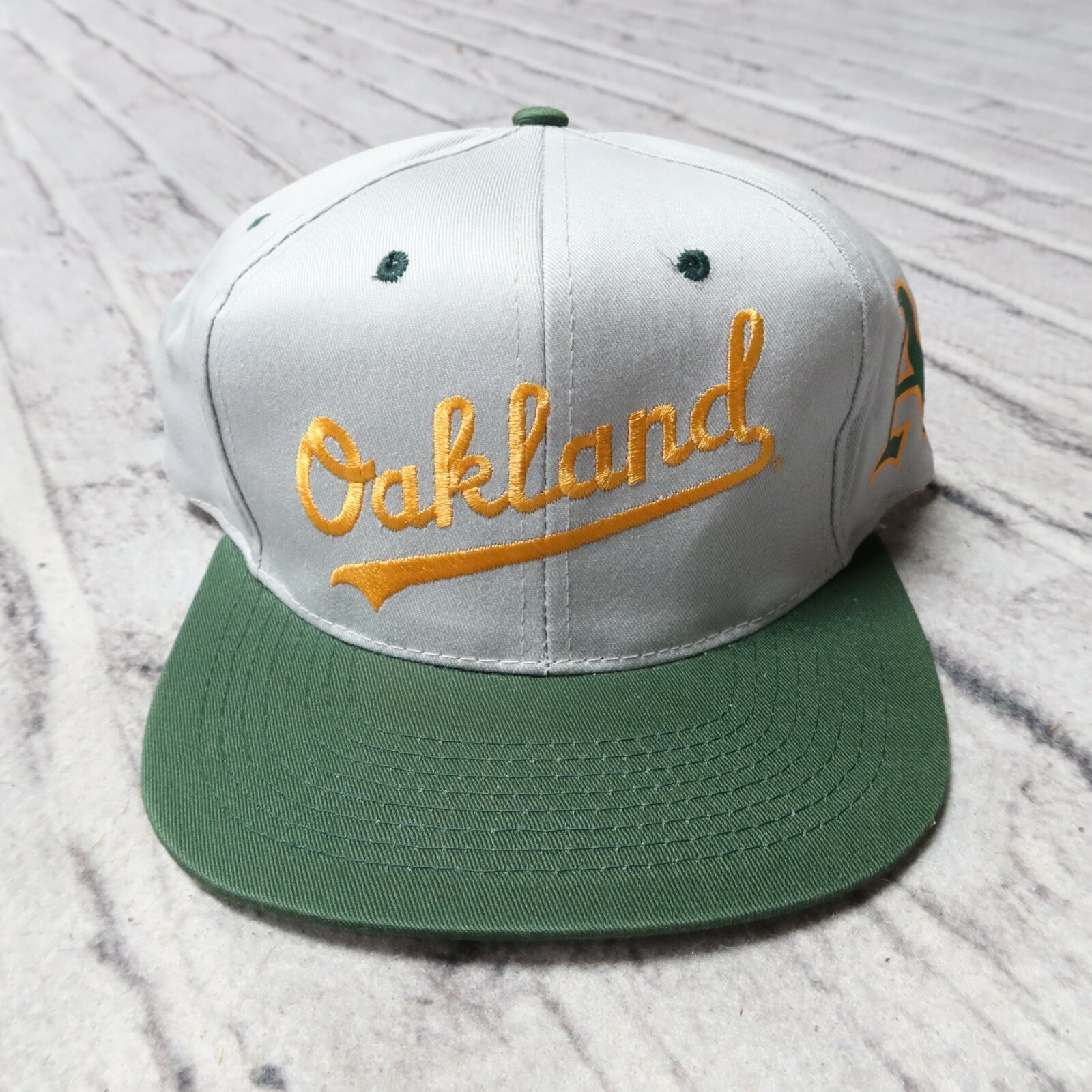ウェア VINTAGE Oakland Athletics dead stock CAP deadstock* Mlb Oakland Athletics Embroidered Snapback Hat