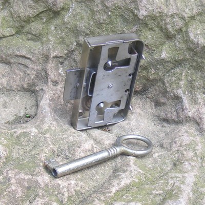 altes Aufsatzschloss Dornmaß 15mm Schrankschloss Kommodenschloss Möbelschloss