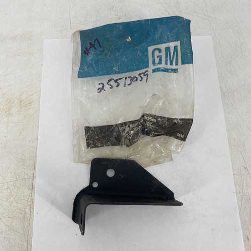 OEM GM General Motors 25513059 Front Panel Mount Bracker 1986 Buick LeSabre NOS