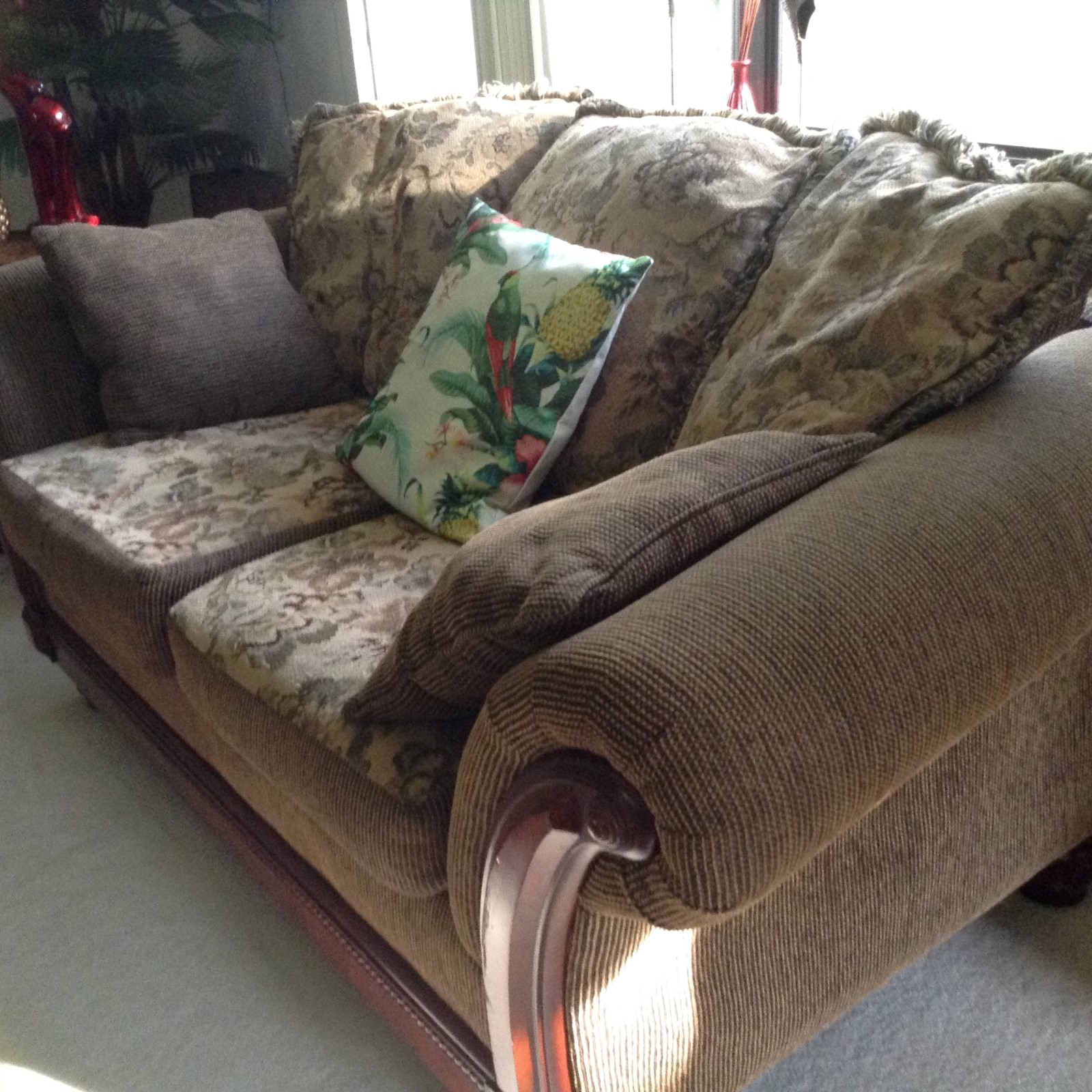 LOVE SEAT AND LARGE CHAIR EXCELLENT CONDITION
