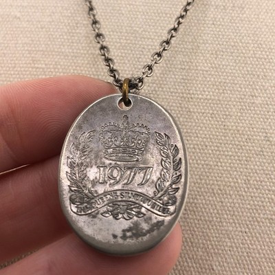 VINTAGE Pendant Necklace Queen Elizabeth II Silver Jubilee Medallion Chain 1977