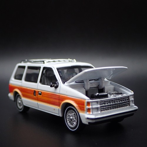 1984-1990 DODGE CARAVAN RARE 1/64 SCALE COLLECTIBLE DIORAMA DIECAST MODEL CAR 1984-1990 DODGE CARAVAN RARE 1/64 SCALE COLLECTIBLE DIORAMA DIECAST MODEL CAR