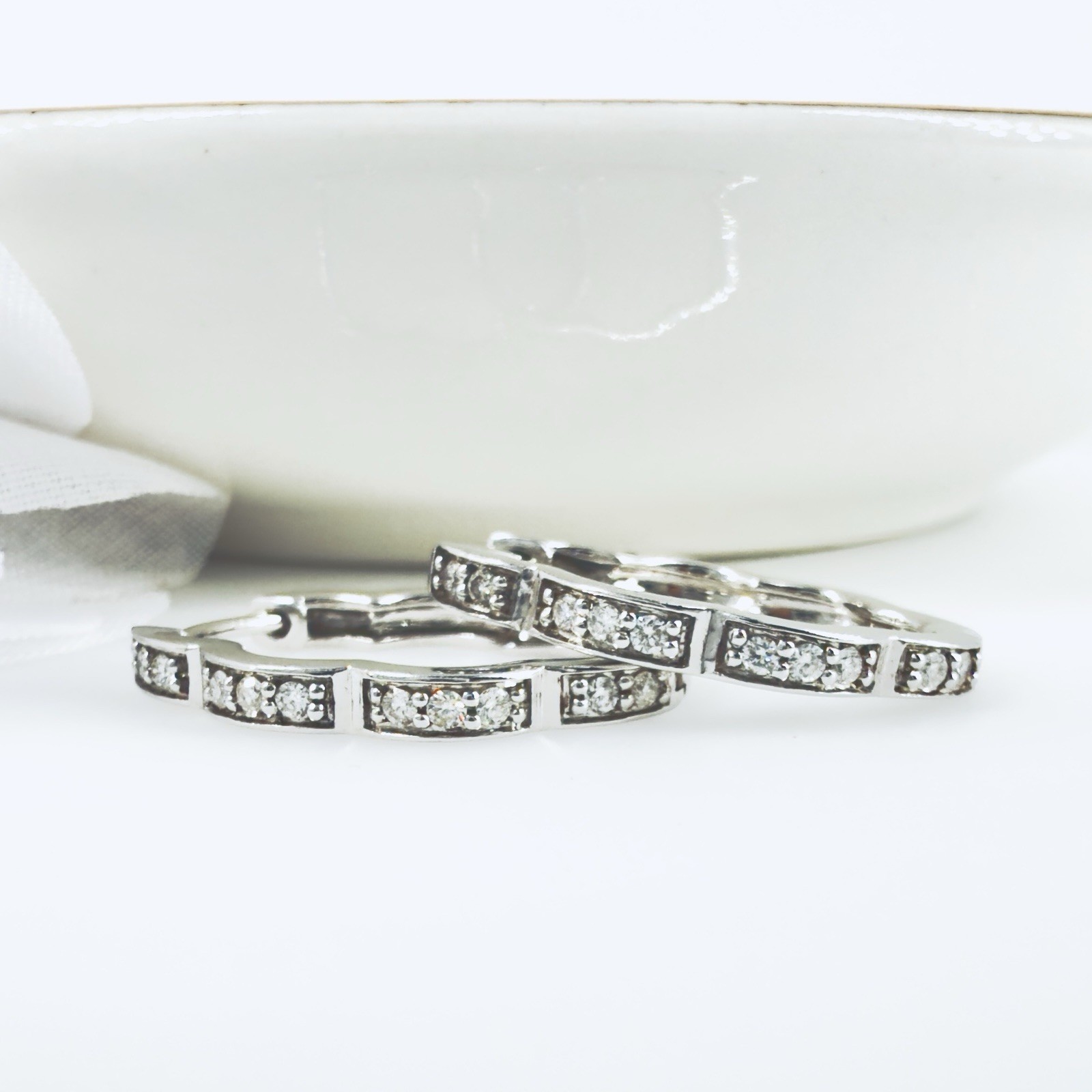 14K White Gold & Genuine Diamond Scalloped Oval Hoop Earrings, New - Picture 7 of 19