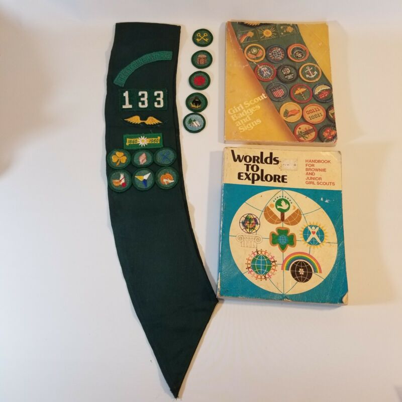 Lot Vintage 60s Girl Scout Sash/Badges & 80s Badge Book and Handbook New York 