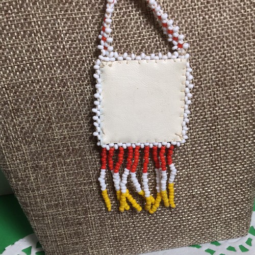 26” VTG NATIVE AMERICAN SEED BEAD THUNDERBIRD PENDANT NECKLACE WHITE RED YELLOW