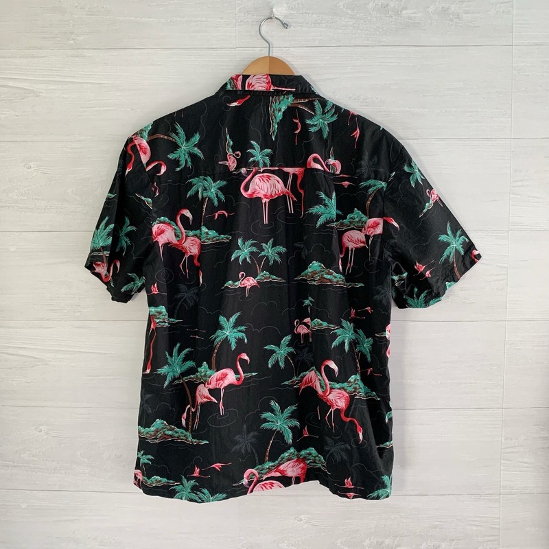 Paradise Found Hawaii - Black Flamingo print short sleeve wood button shirt, L