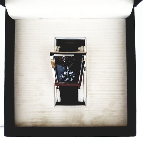 RARE NEW Disney Artist Series Mickey & Minnie Mouse 'Steppin Out' Watch 52130