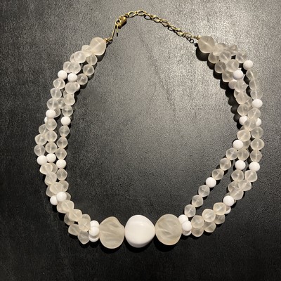 1990 Avon Sheer Style Necklace White