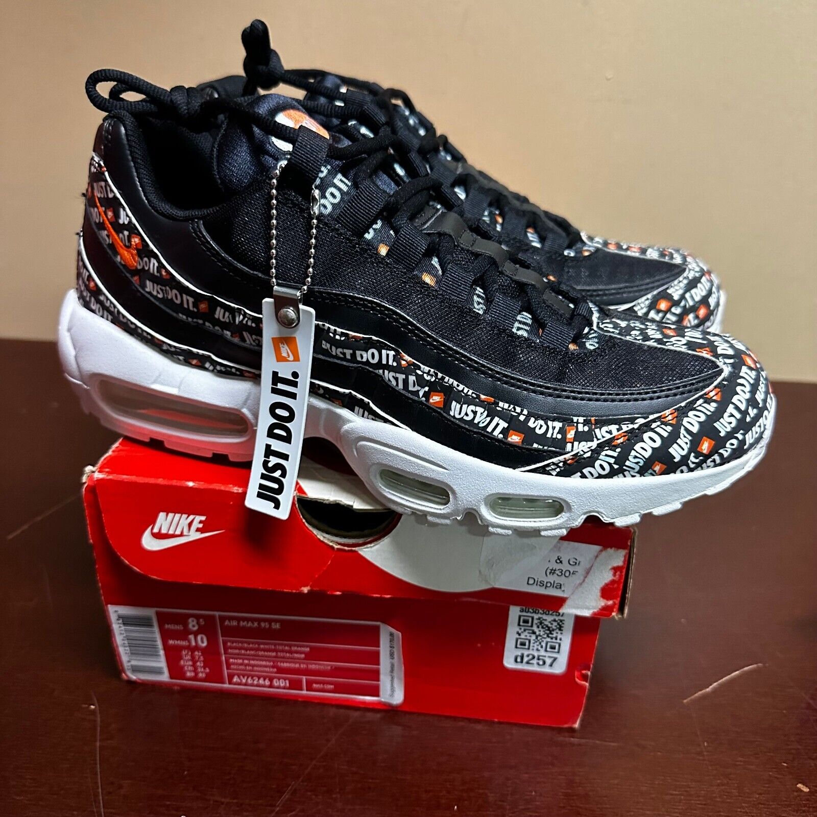 Nike Mens White Black Just Do It Air Max 95 SE Lace Up Nike Mens White Black Just Do It Air Max 95 SE Lace Up