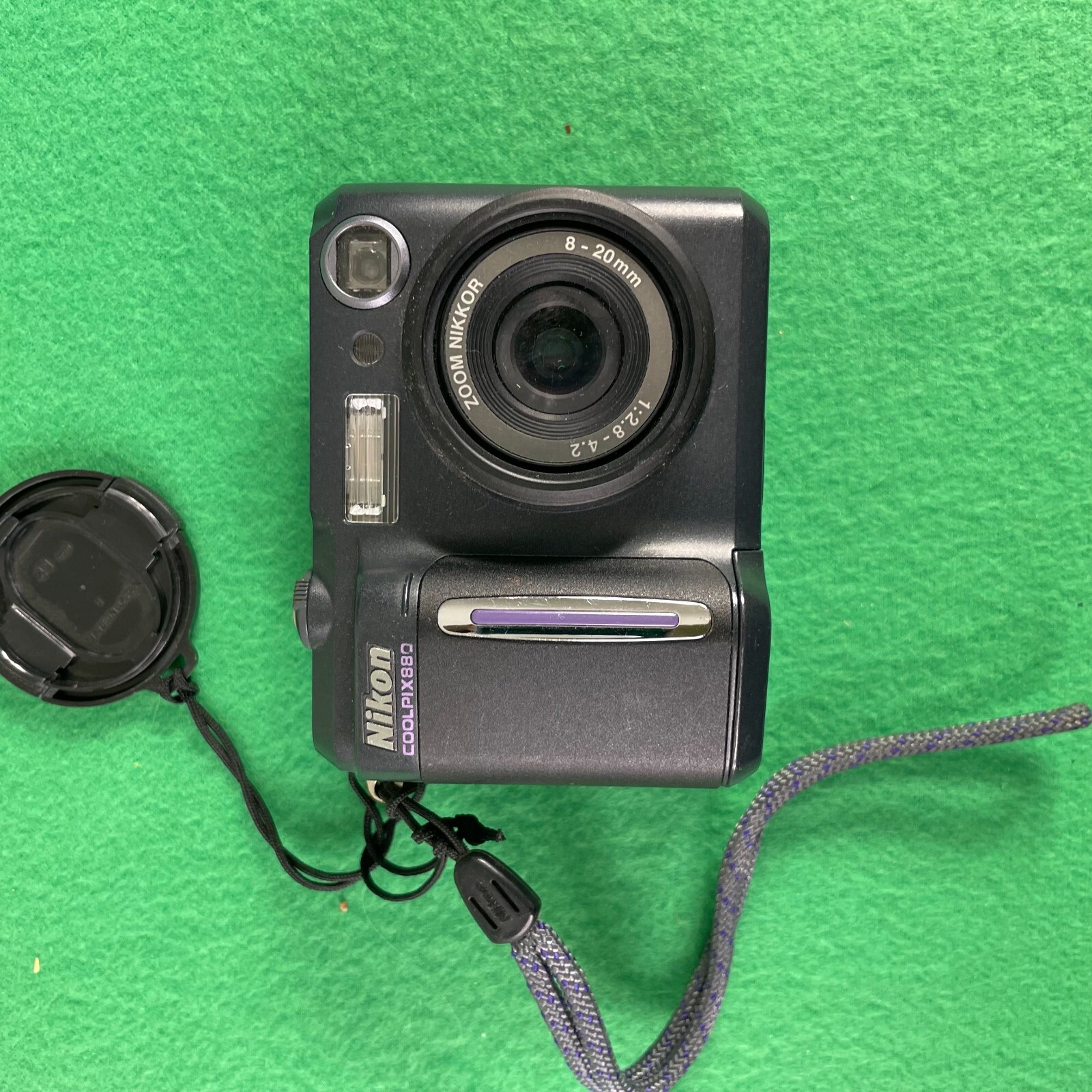 Nikon Coolpix 880 3.2MP Compact Digital Camera with 2.5x Optical