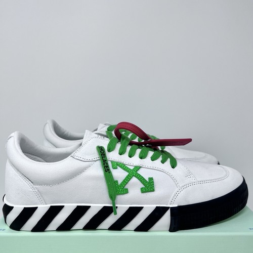 OUT OF STOCK SNEAKERS 2016―2017 サイン入り 23038443_53240504_322.jpg