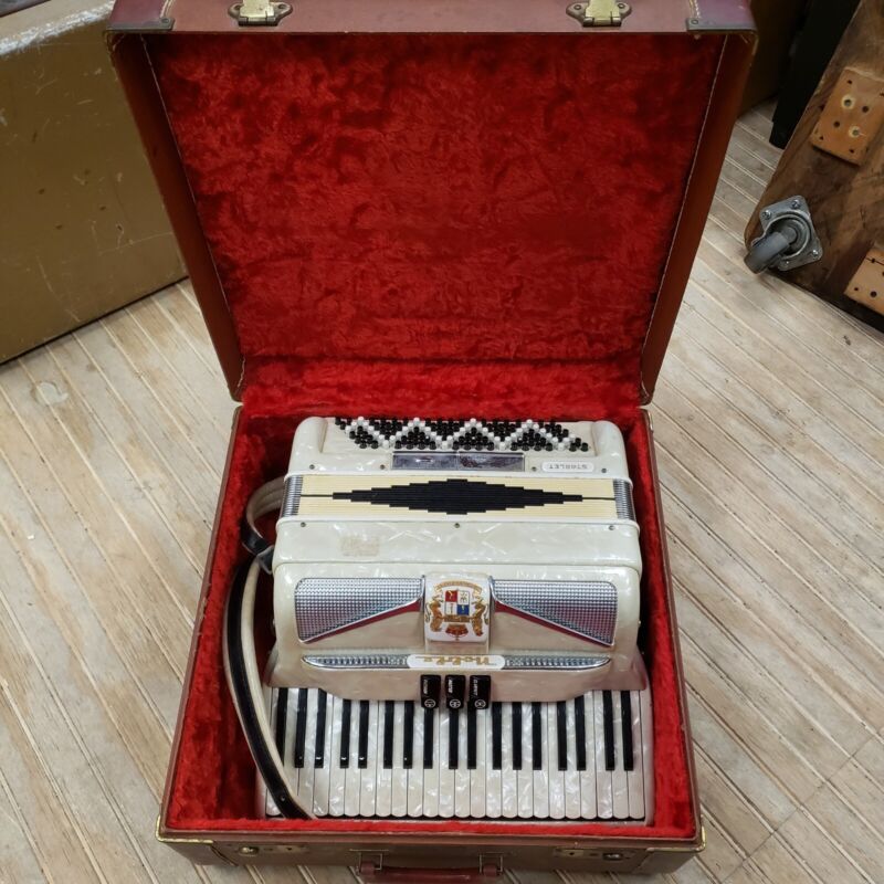 Noble Starlet Accordion With Case