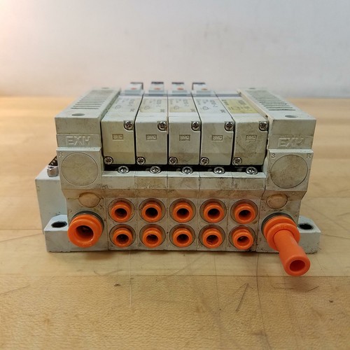 SMC Pneumatic Solenoid Valve Assembly (4) VQ2100-3 & (1) VVQ2000-10A-1 - USED