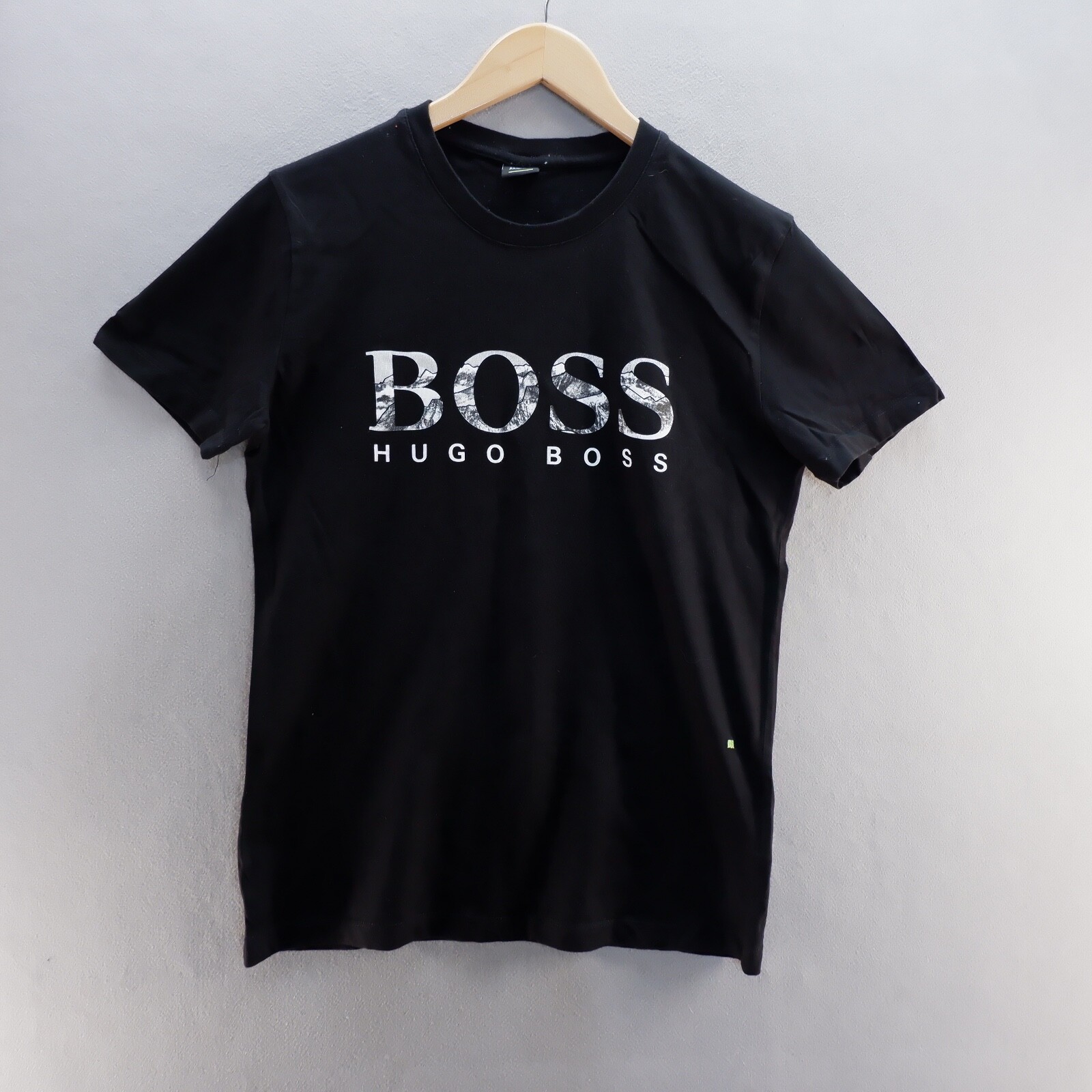 販売 と は 【Hugo Boss】Diobo blurred print スモール ロゴ Tシャツ