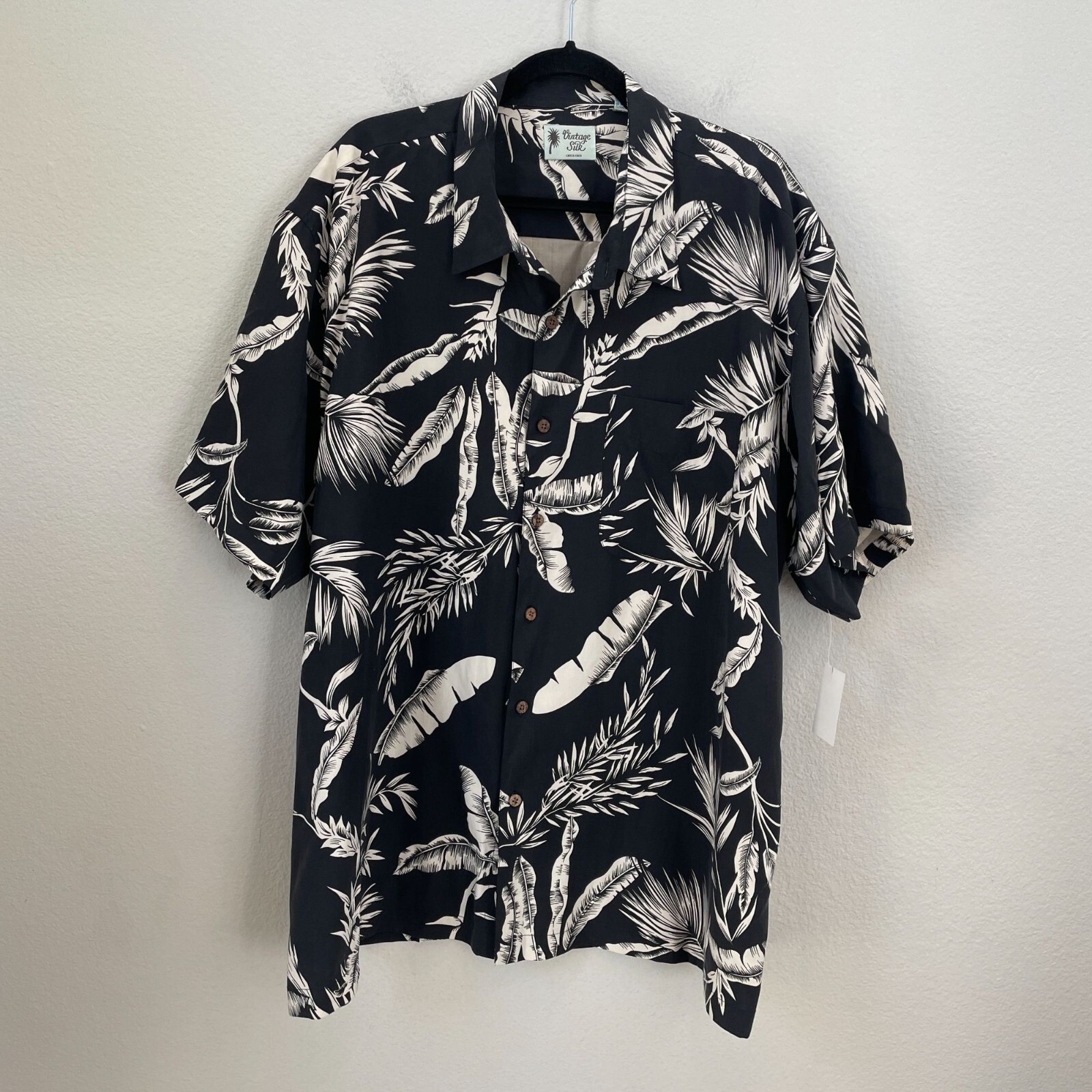 NEW Vintage Silk Circa 1969 Mens XXL Black White Hawaiian