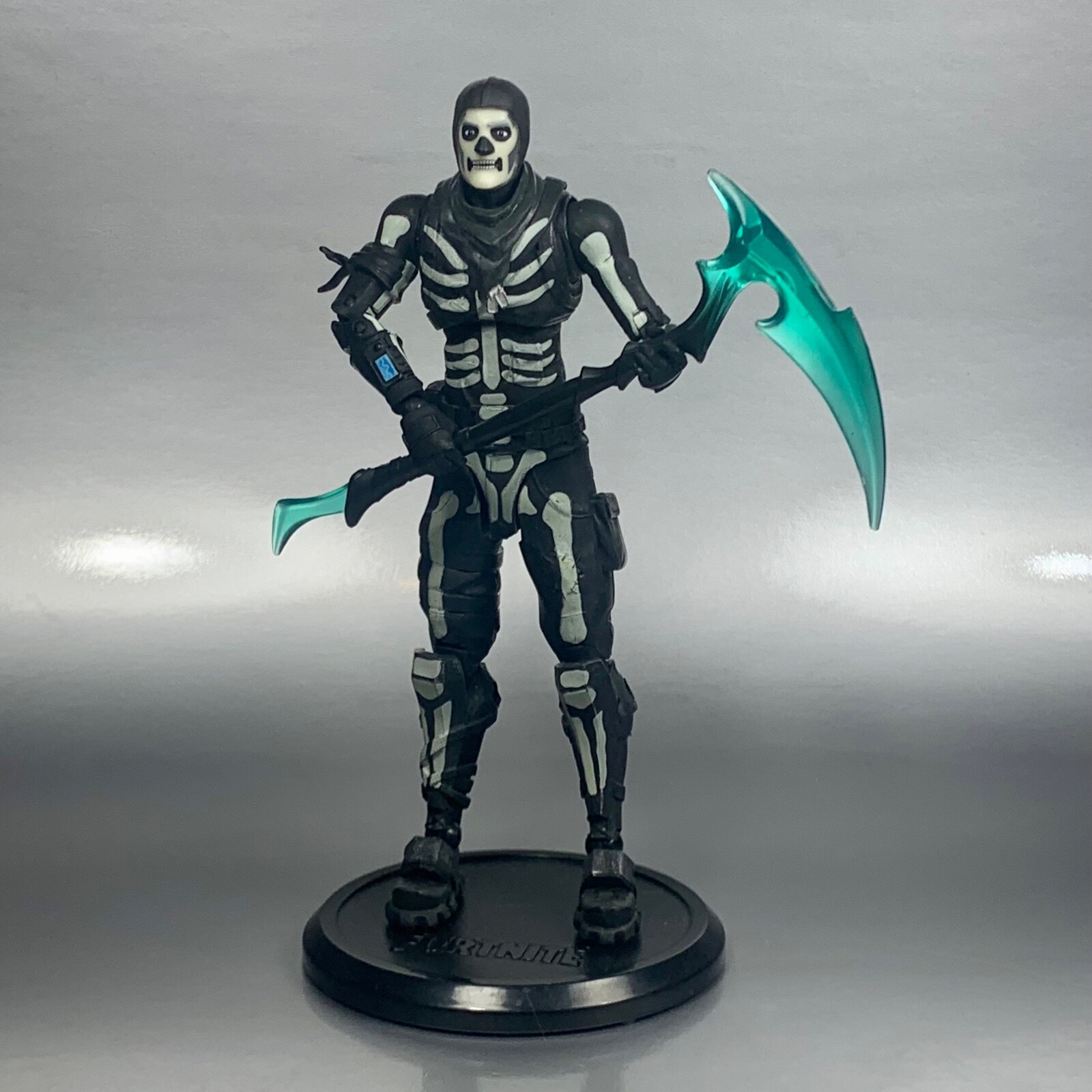 Mcfarlane Toys Fortnite GREEN GLOW SKULL TROOPER Walgreens