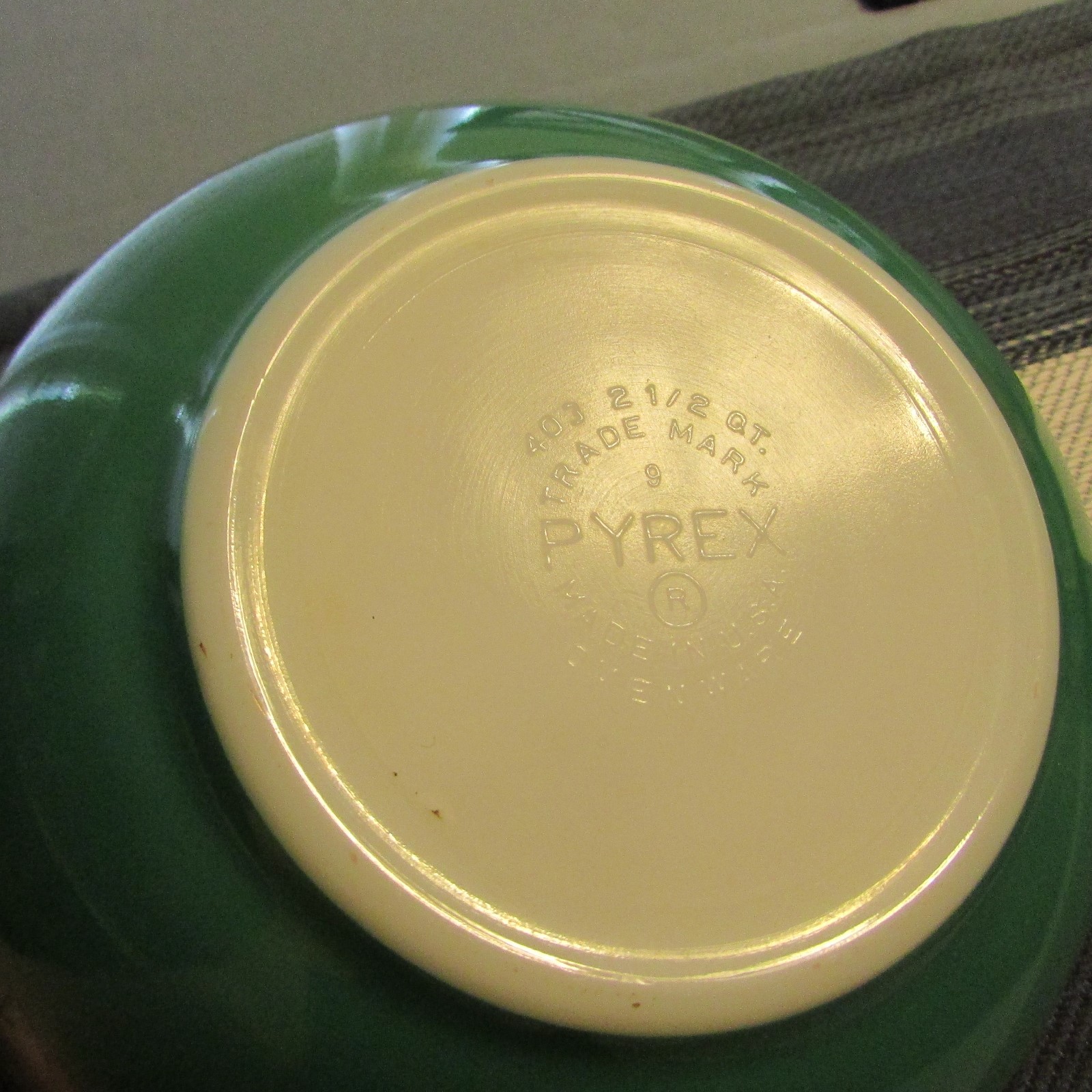 BEAUTIFUL 403 VINTAGE PYREX