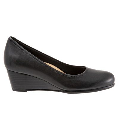 Женские черные кожаные слипоны на танкетке Trotters Winnie T1965-001
