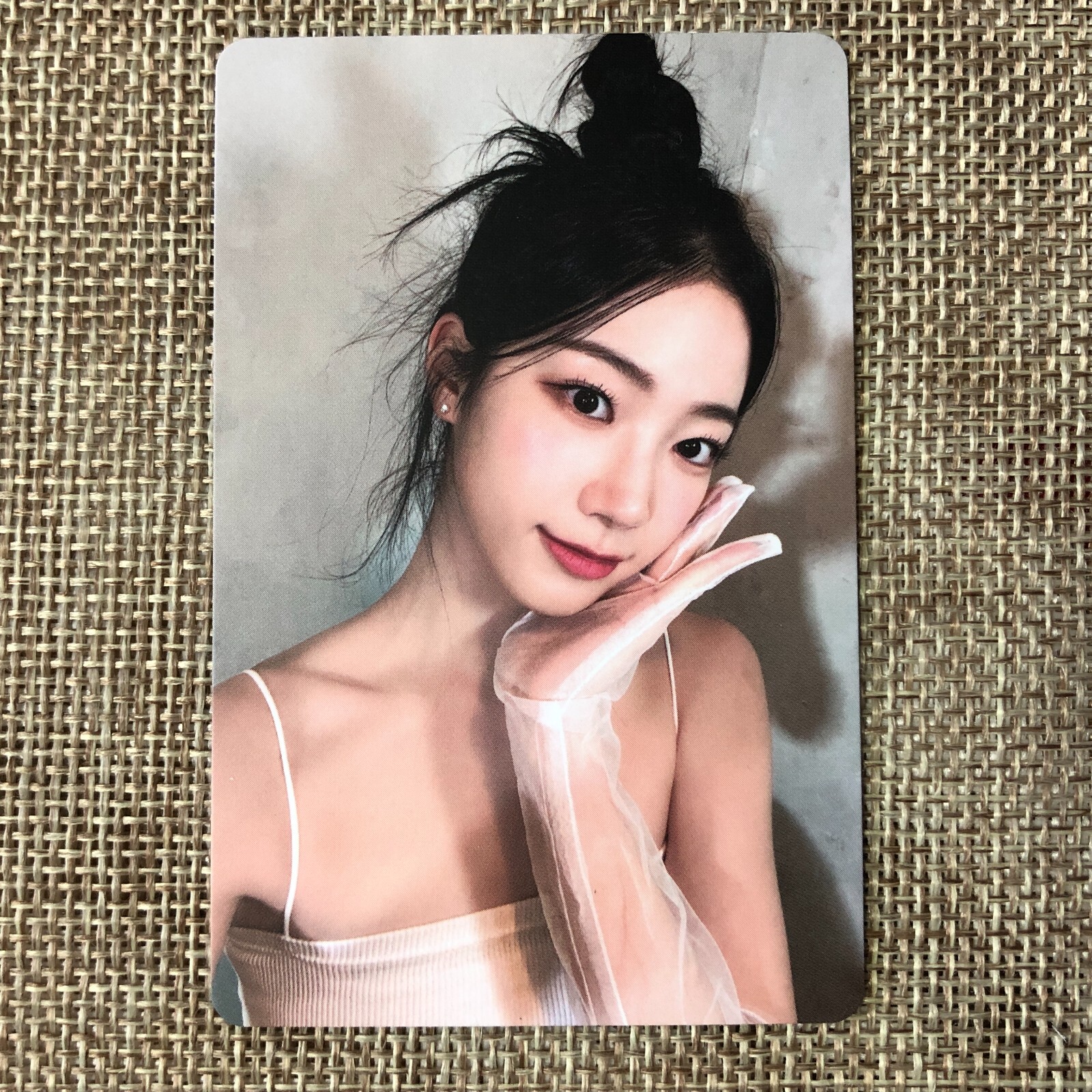 LE SSERAFIM カズハ KAZUHA Weverse ユニバ トレカ LE SSERAFIM カズハ KAZUHA Weverse ユニバ トレカ - メルカリ