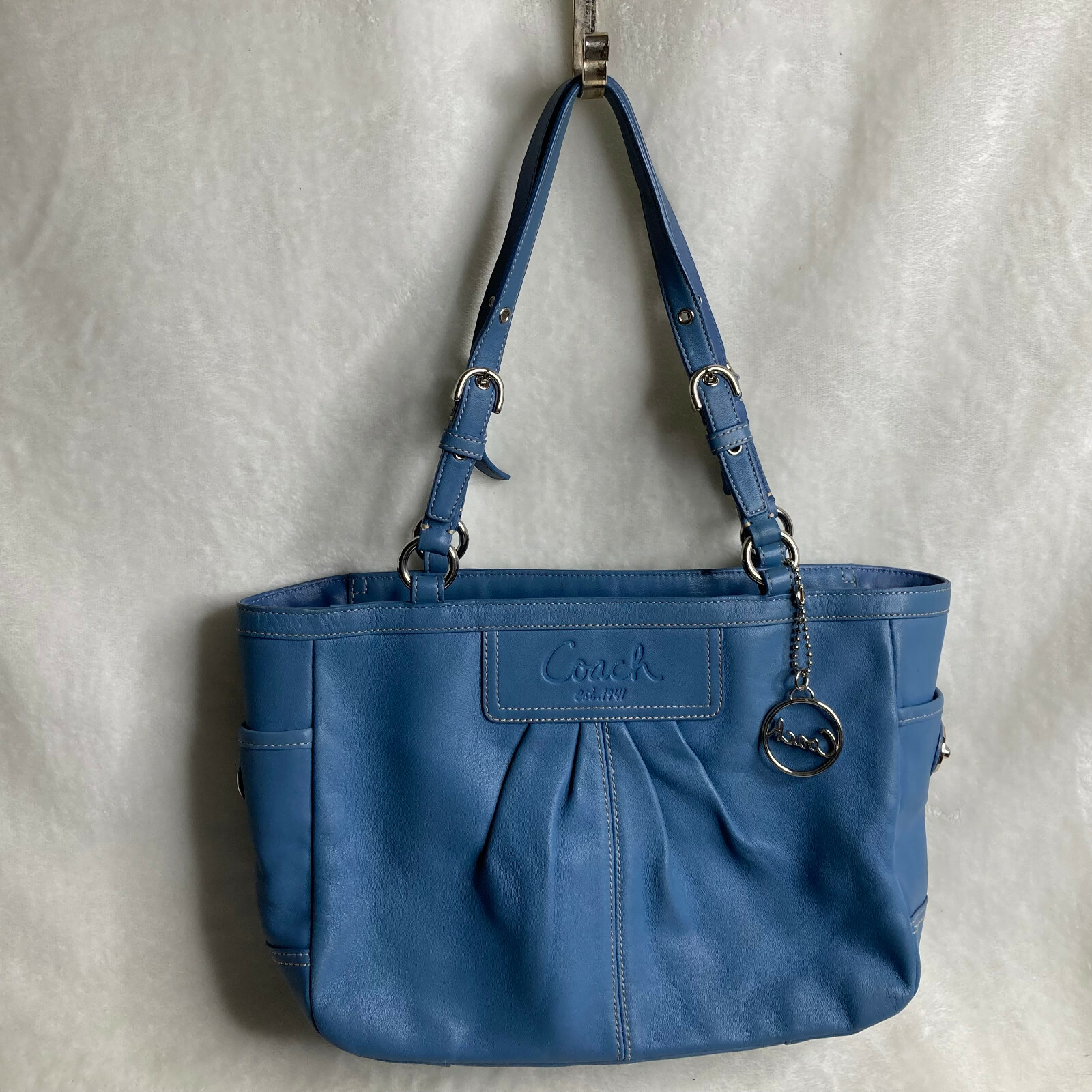 COACH！バッグ！！ COACH® Outlet | Zip Shoulder Bag In Signature Jacquard