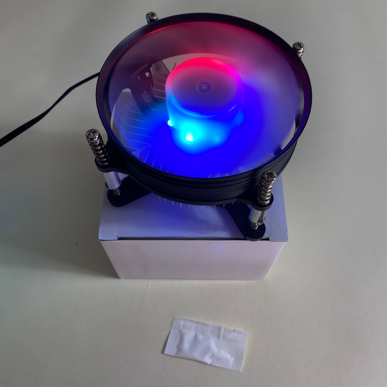 Intel rgb. Кулер прозрачный с подсветкой. прозрачный вентилятор с белой подсветкой. кулер 120 прозрачный 2200. вентилятор в прозрачном корпусе для компьютера 120 мм с подсветкой rgb led.